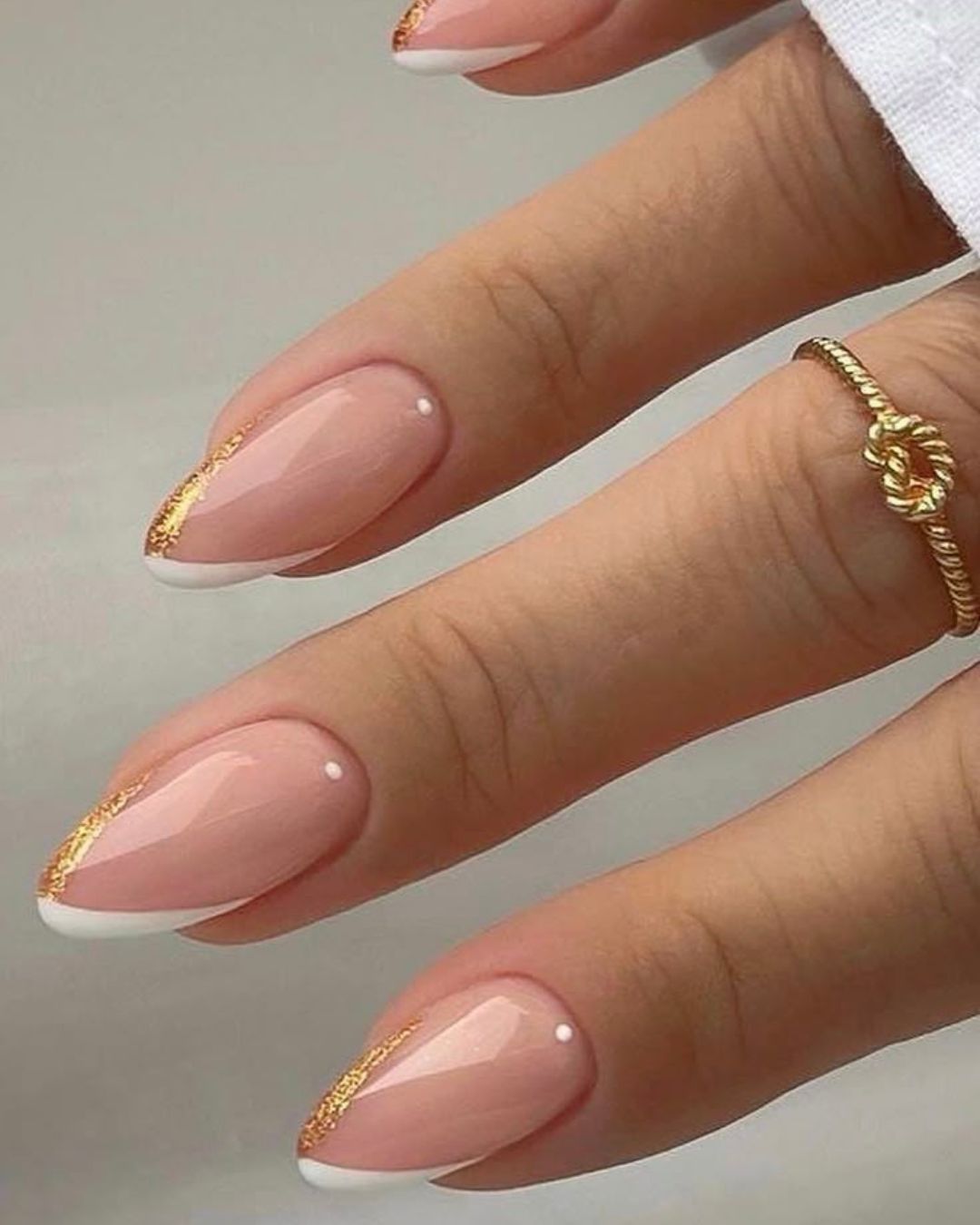 minimalistic spring almond nail designs